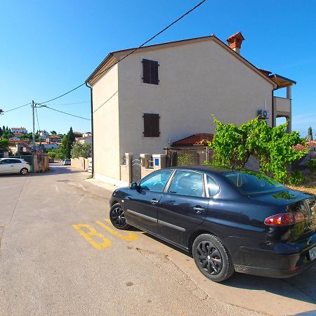 Apartments Kristina 1531 Pola Esterno foto