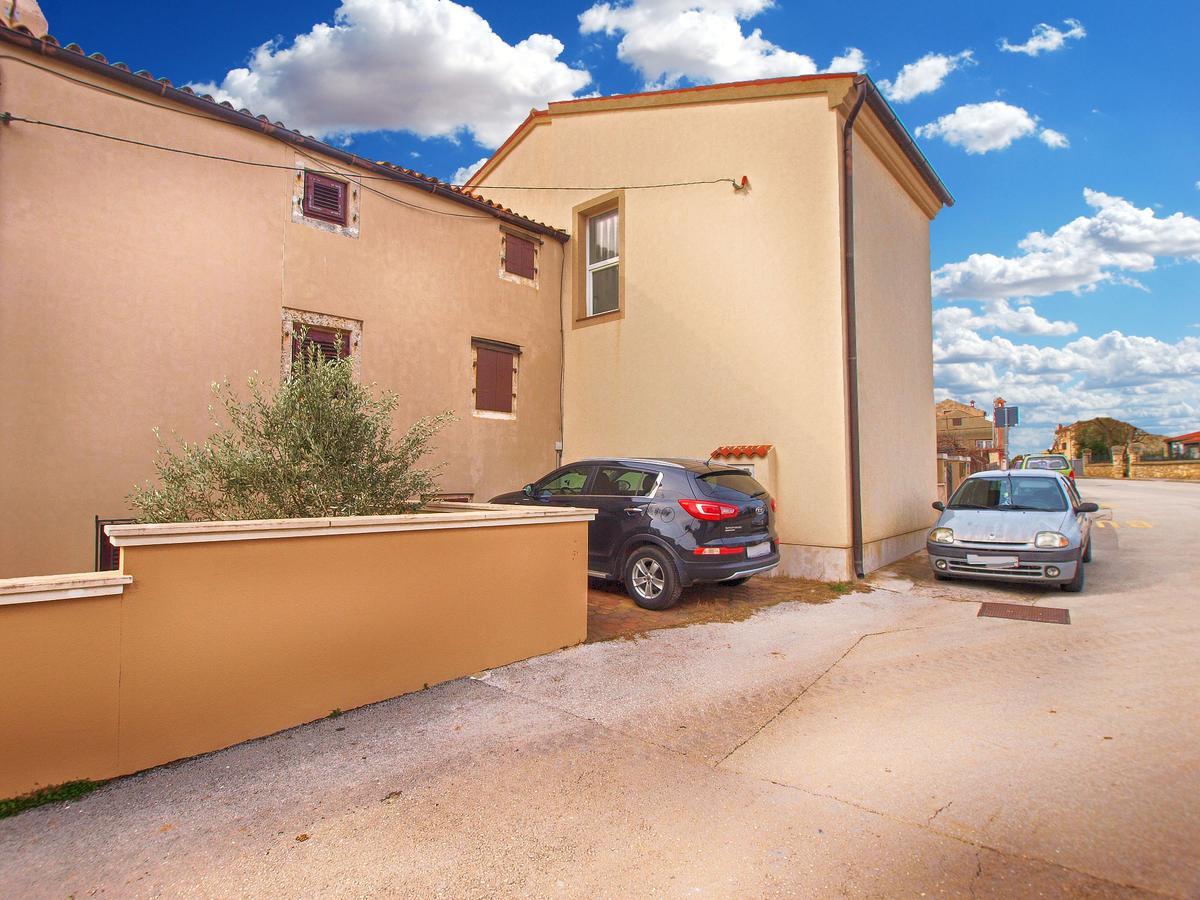 Apartments Kristina 1531 Pola Esterno foto