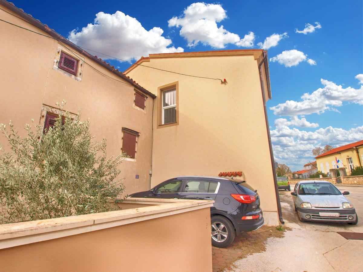Apartments Kristina 1531 Pola Esterno foto